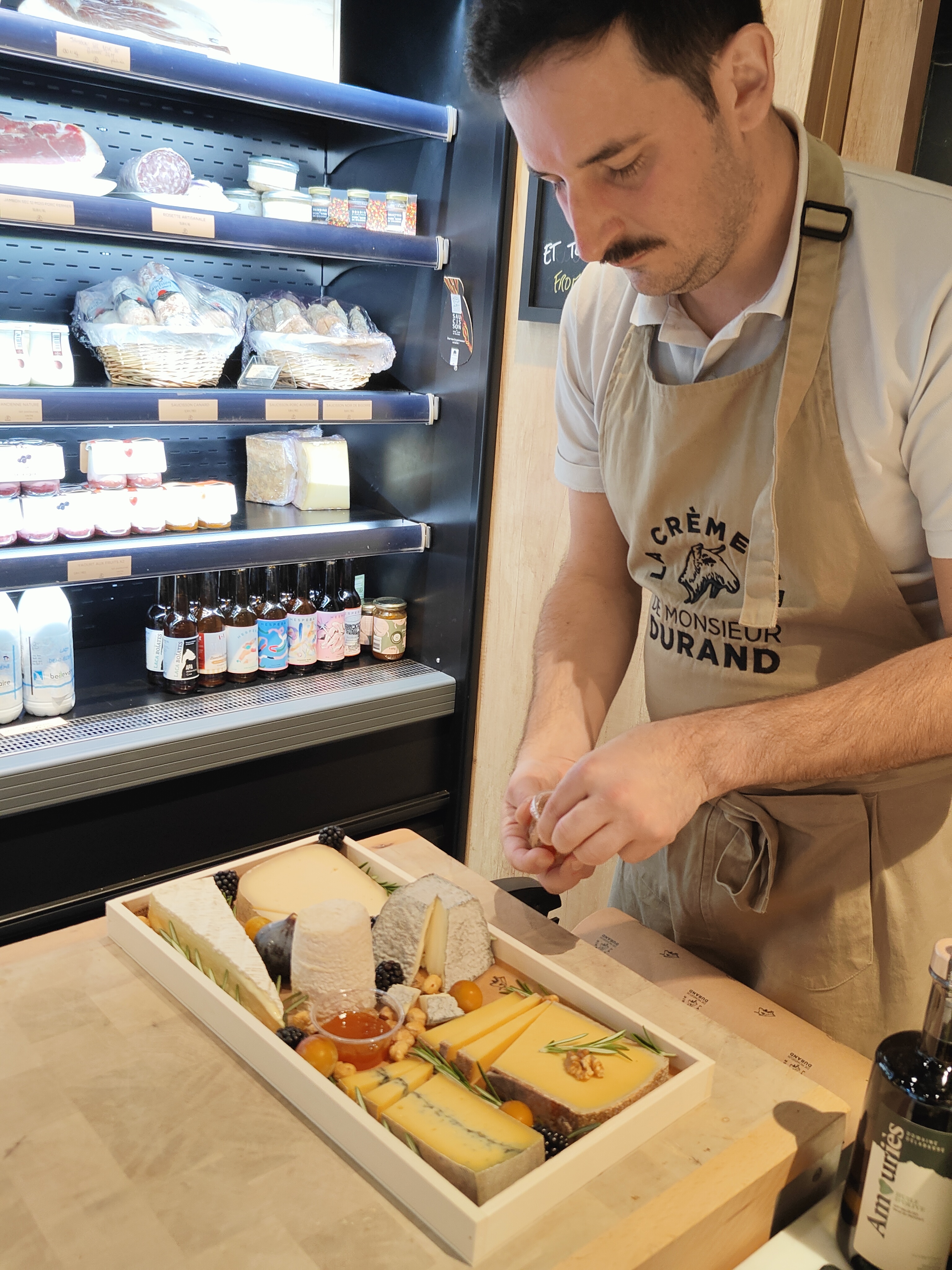 Plateau fromage en boîte ronde pour apéritif