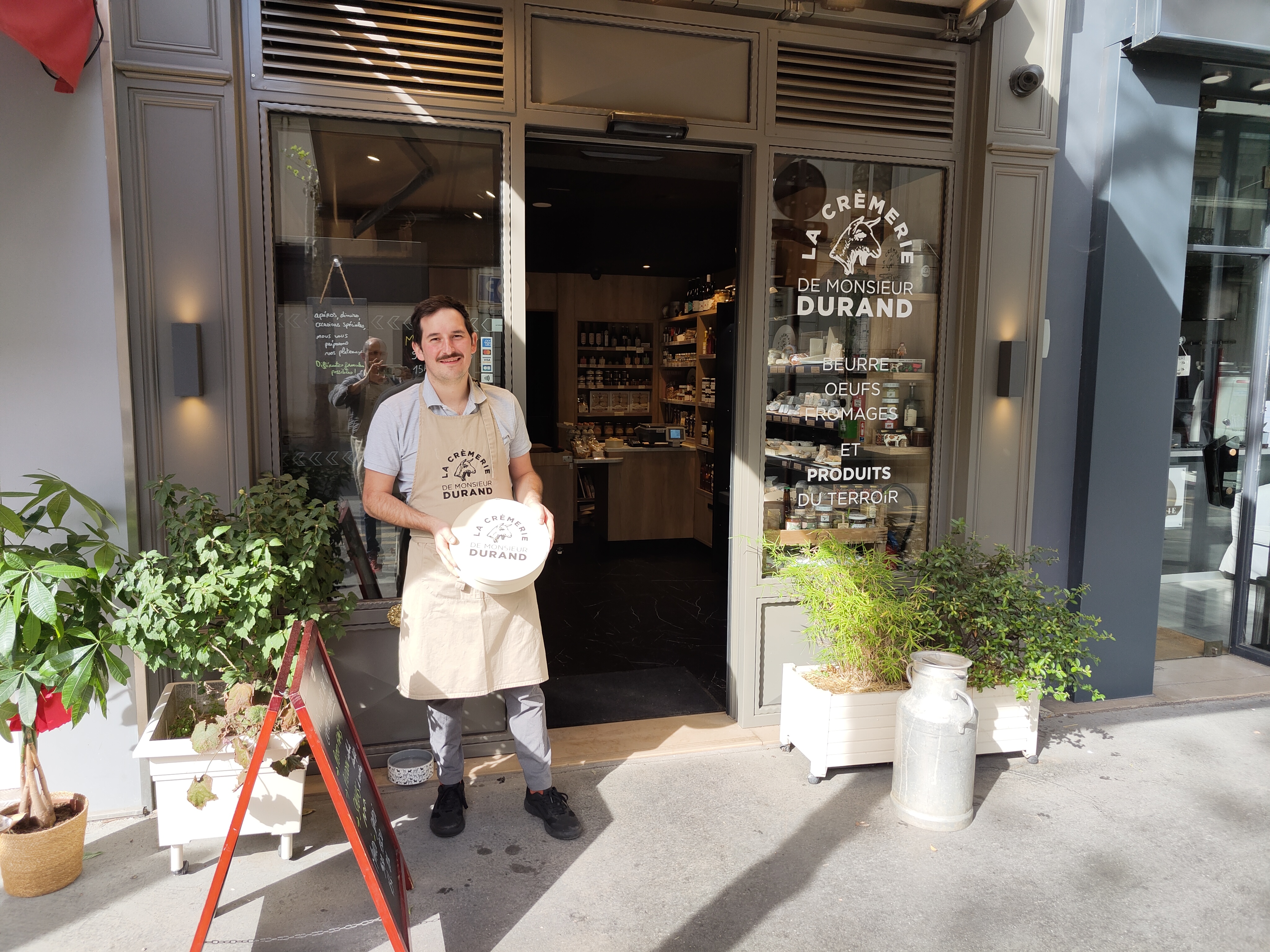 La façade de la fromagerie à Neuilly